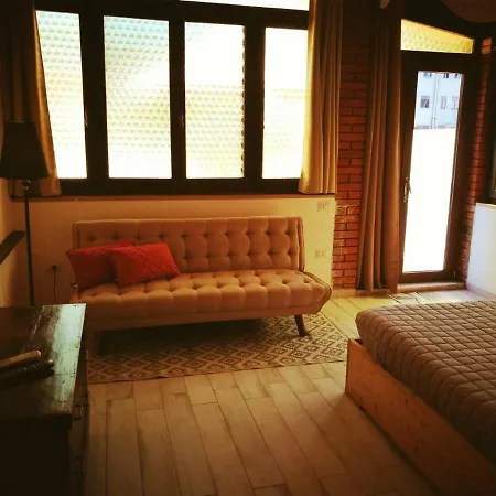 Amelia Apts & Rooms-2